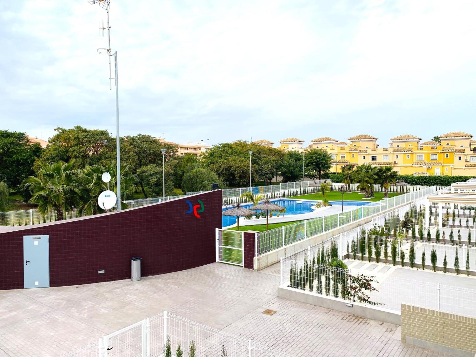 Magnifico Apartamento De Planta Alta La Isla Torrevieja Exterior photo