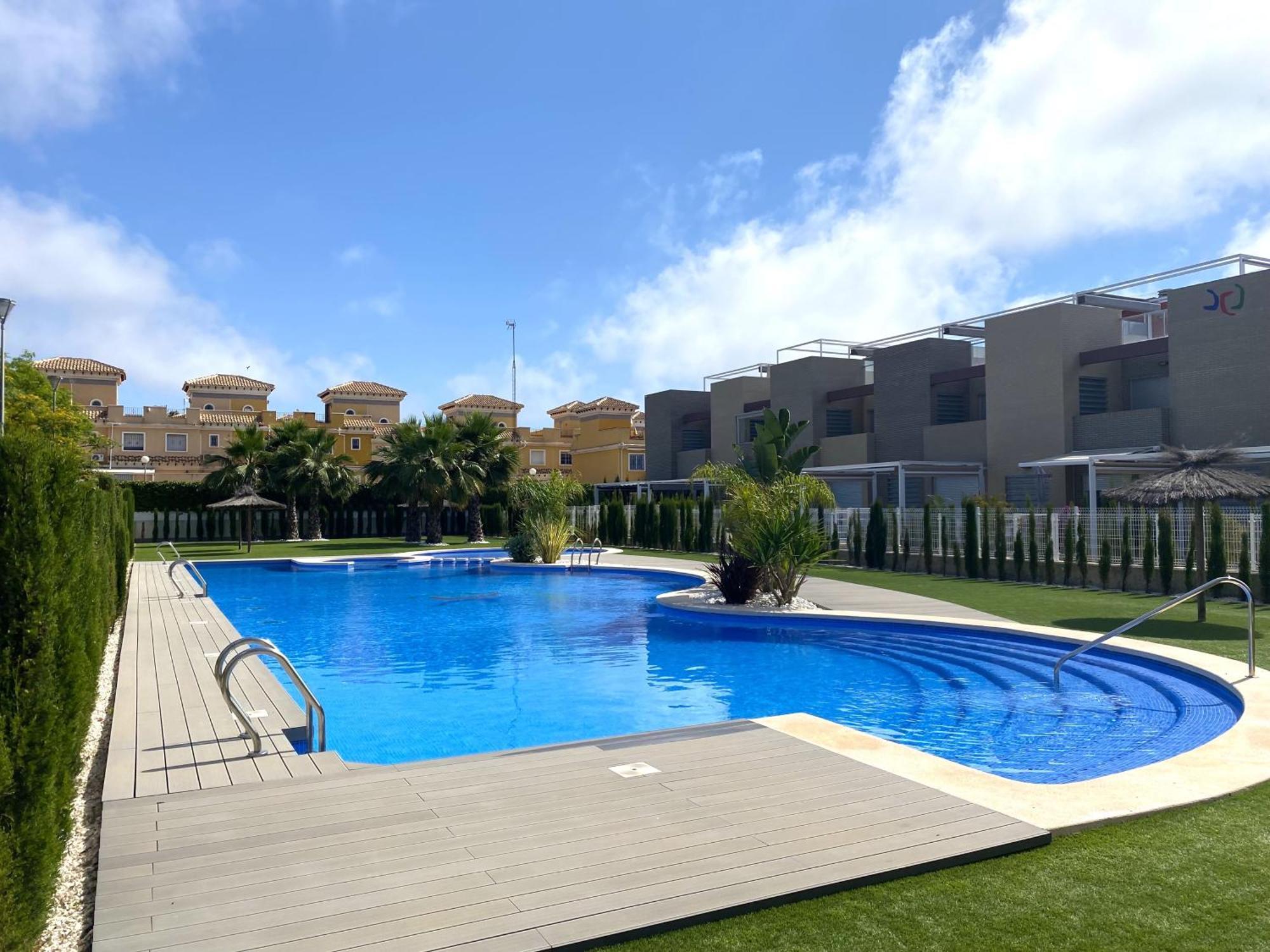 Magnifico Apartamento De Planta Alta La Isla Torrevieja Exterior photo