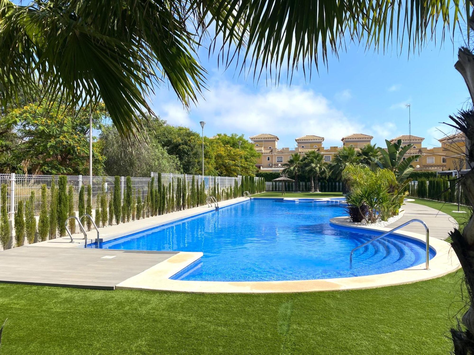 Magnifico Apartamento De Planta Alta La Isla Torrevieja Exterior photo